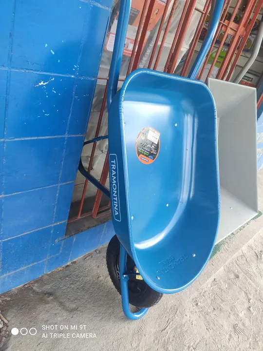 Carrinho de mão Tramontina simples