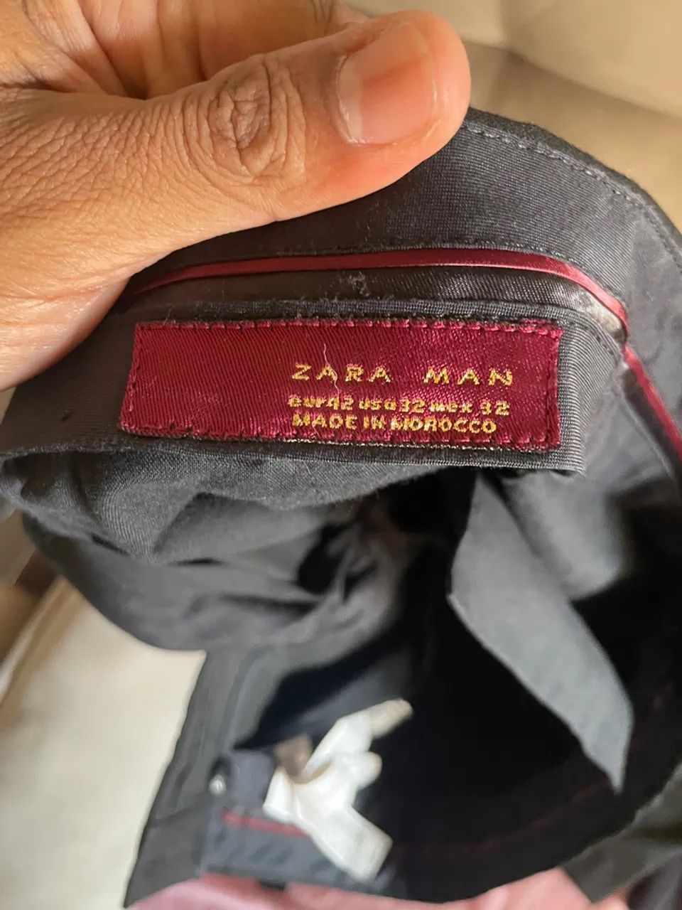 Terno ZARA importado da EUROPA é uma calça preta