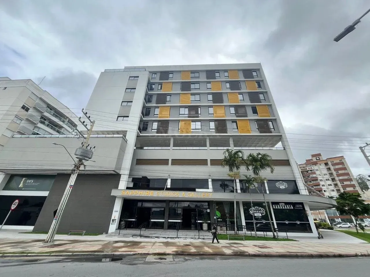 Studio mobiliado e equipado à venda no bairro Córrego Grande, Florianópolis/SC.