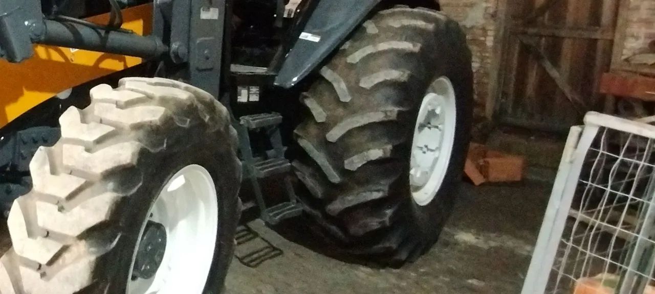 Trator Valtra - Foto 3