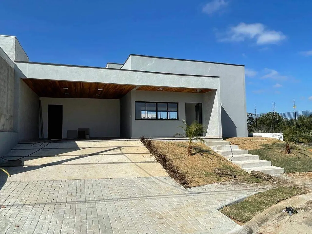 Casa Santa Mônica 3 suítes / Piscina / 398m² Terreno - Condomínio Fechado