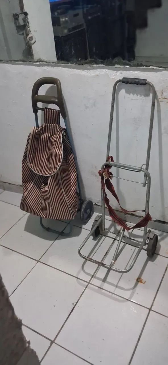 Carrinhos para compra usados em bom estado  - Foto 2