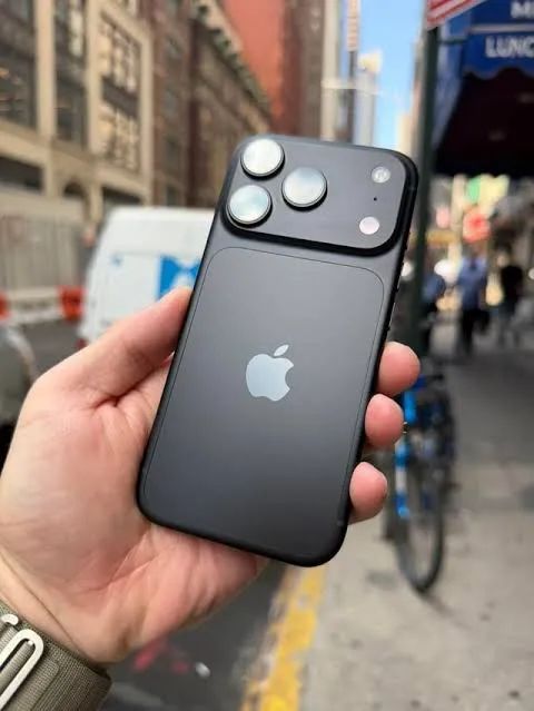 Iphone 18 Pro Max - Preto 256GB - Foto 2