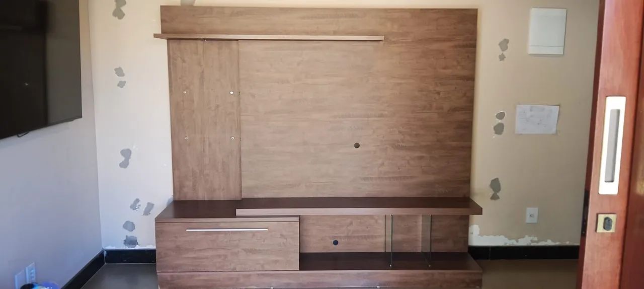Rack com painel para TV, amplo e funcional, amadeirado em dois tons - Foto 5