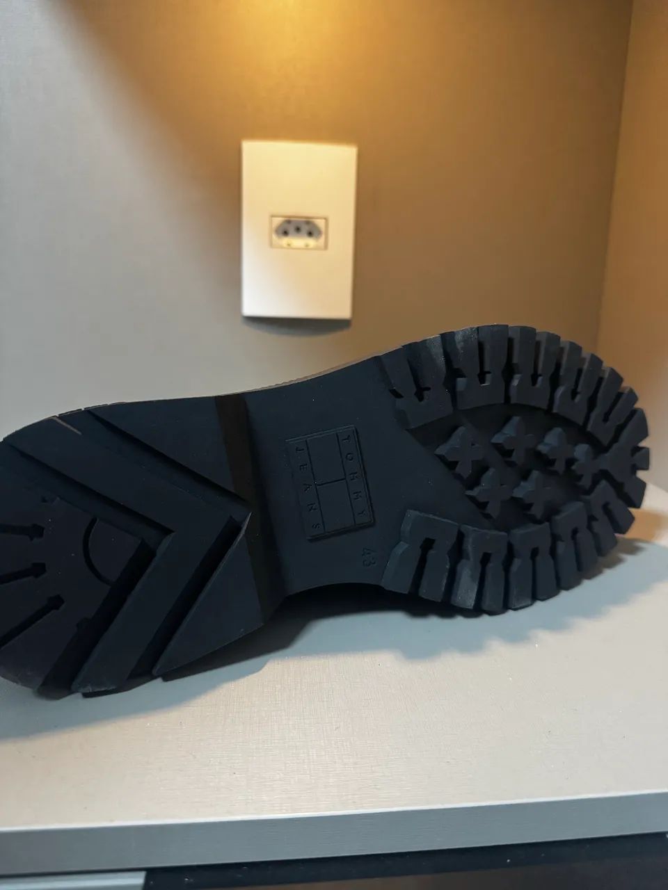 Bota Tommy nova tamanho 41BR - Foto 3