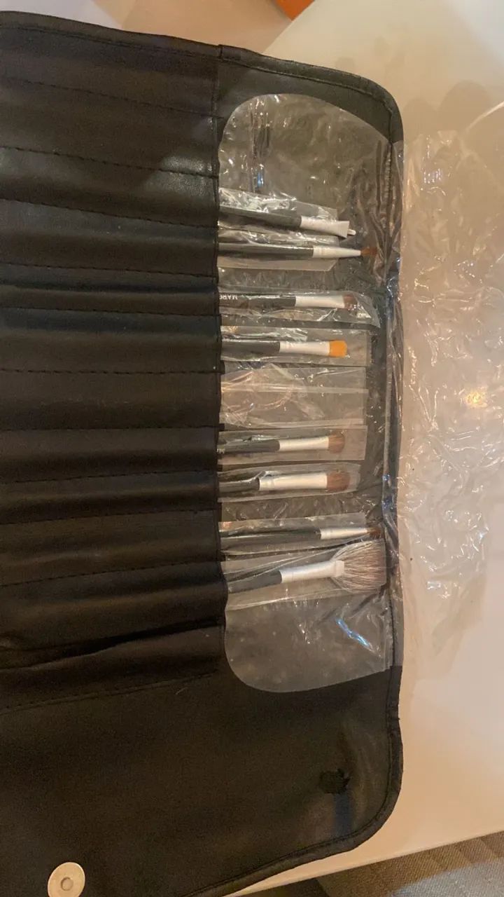 Kit de pincéis e estojo