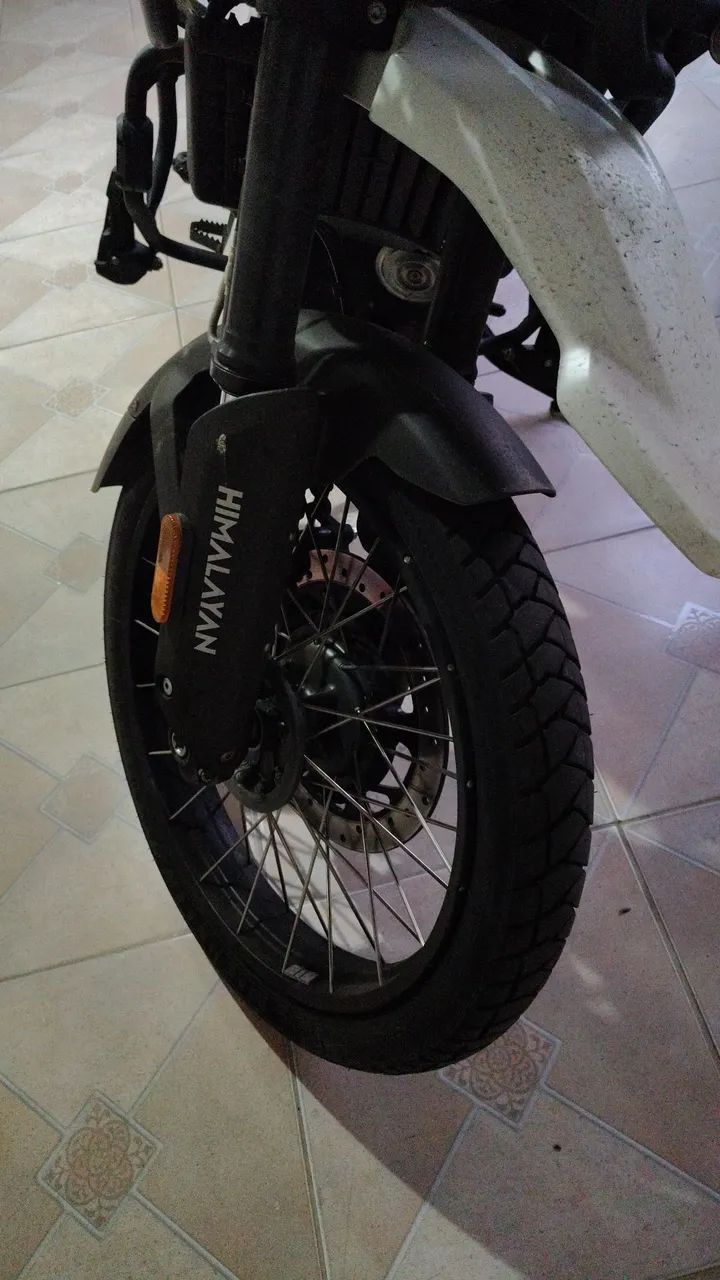 Himalayan 450 sem câmara. Cheia de acessórios e pneu reserva! - Foto 3