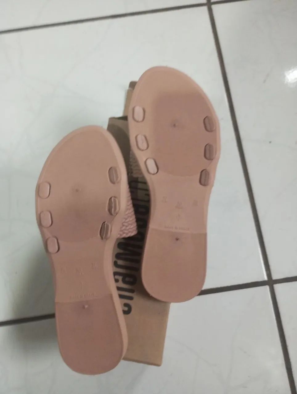 Vendo essa rasteira Santa Lola nu 36  - Foto 2