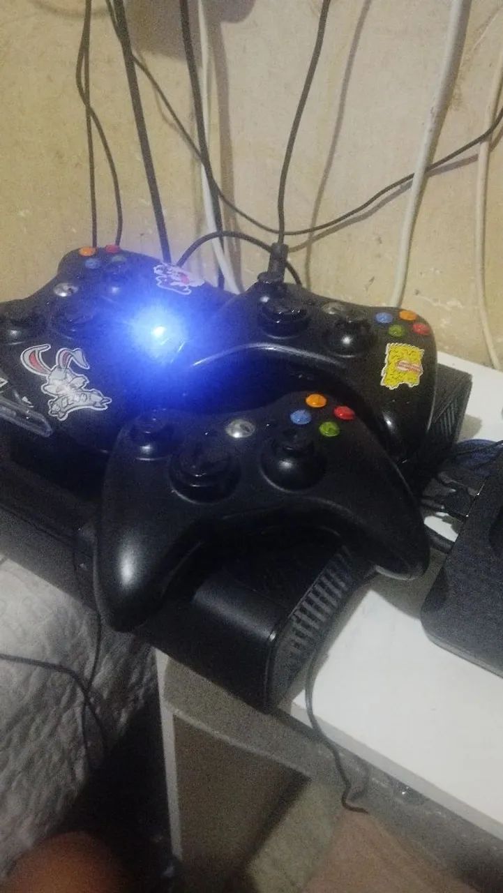Xbox 360 Super Slim Desbloqueado + Kinect + 3 Controles