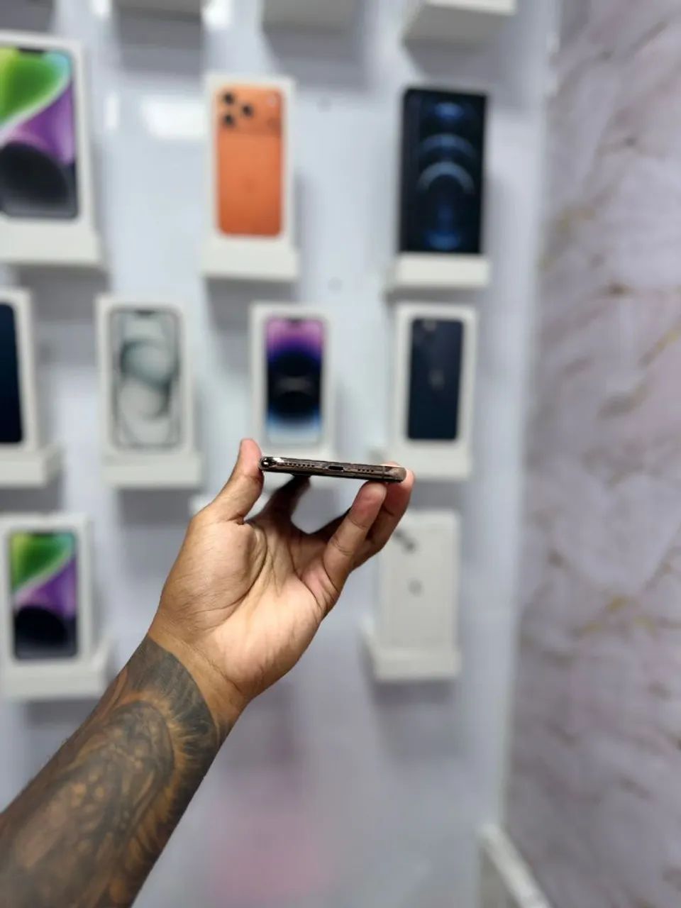 IPHONE 11 PRO MAX 64GB GOLD<br>R$ 1.699,00 - Foto 3