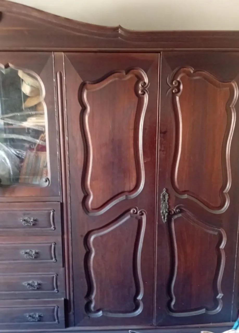 Guarda- roupa em jacarandá estilo chipandelle com 6 portas - Foto 4
