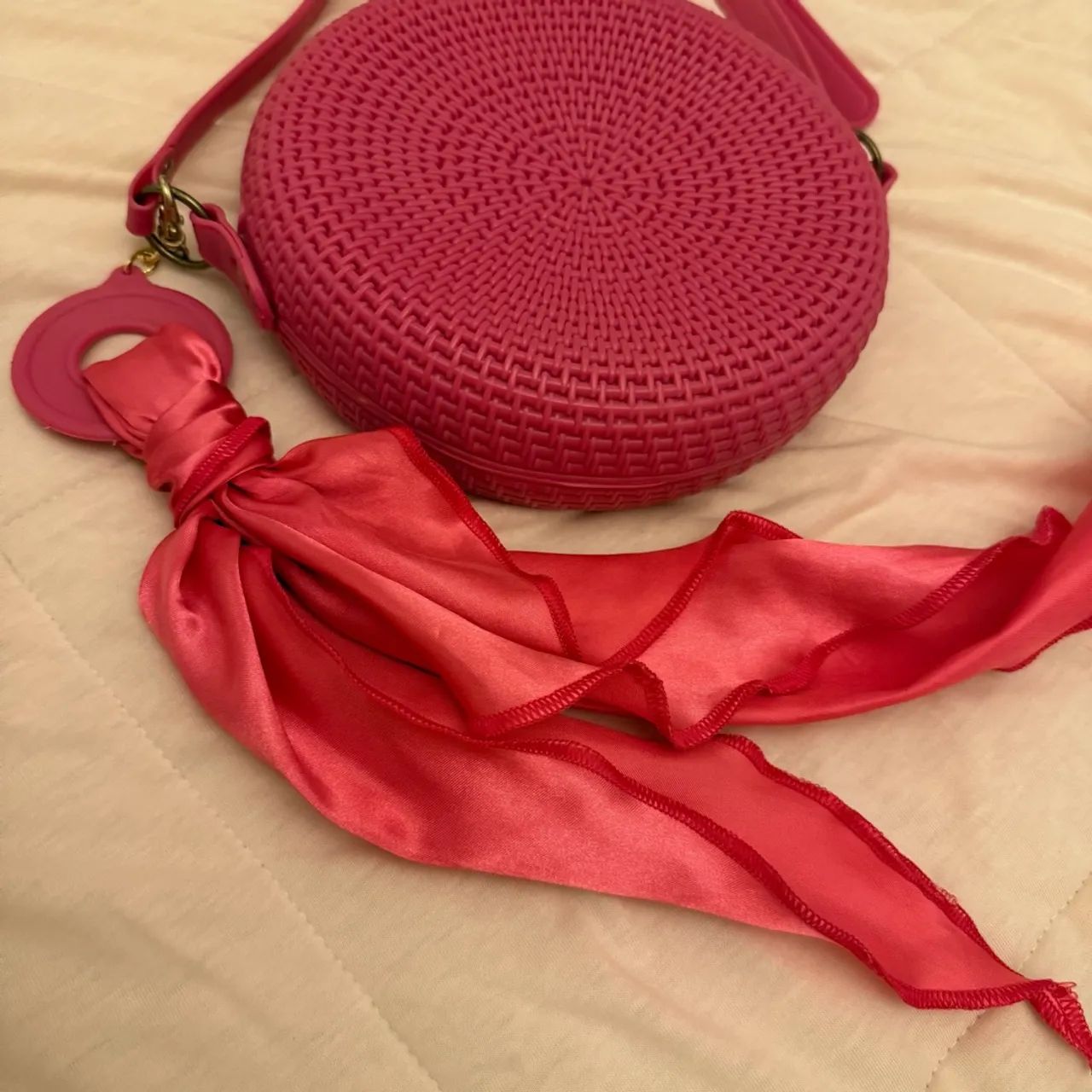 Bolsa Circular Rosa com Lenço  - Foto 3