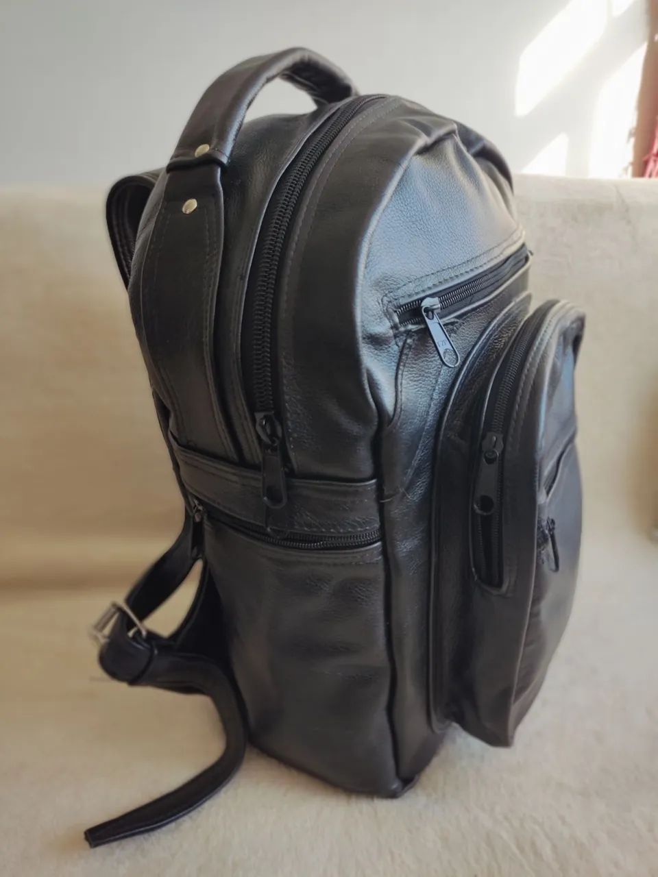 Mochila de COURO Preta tamanho M