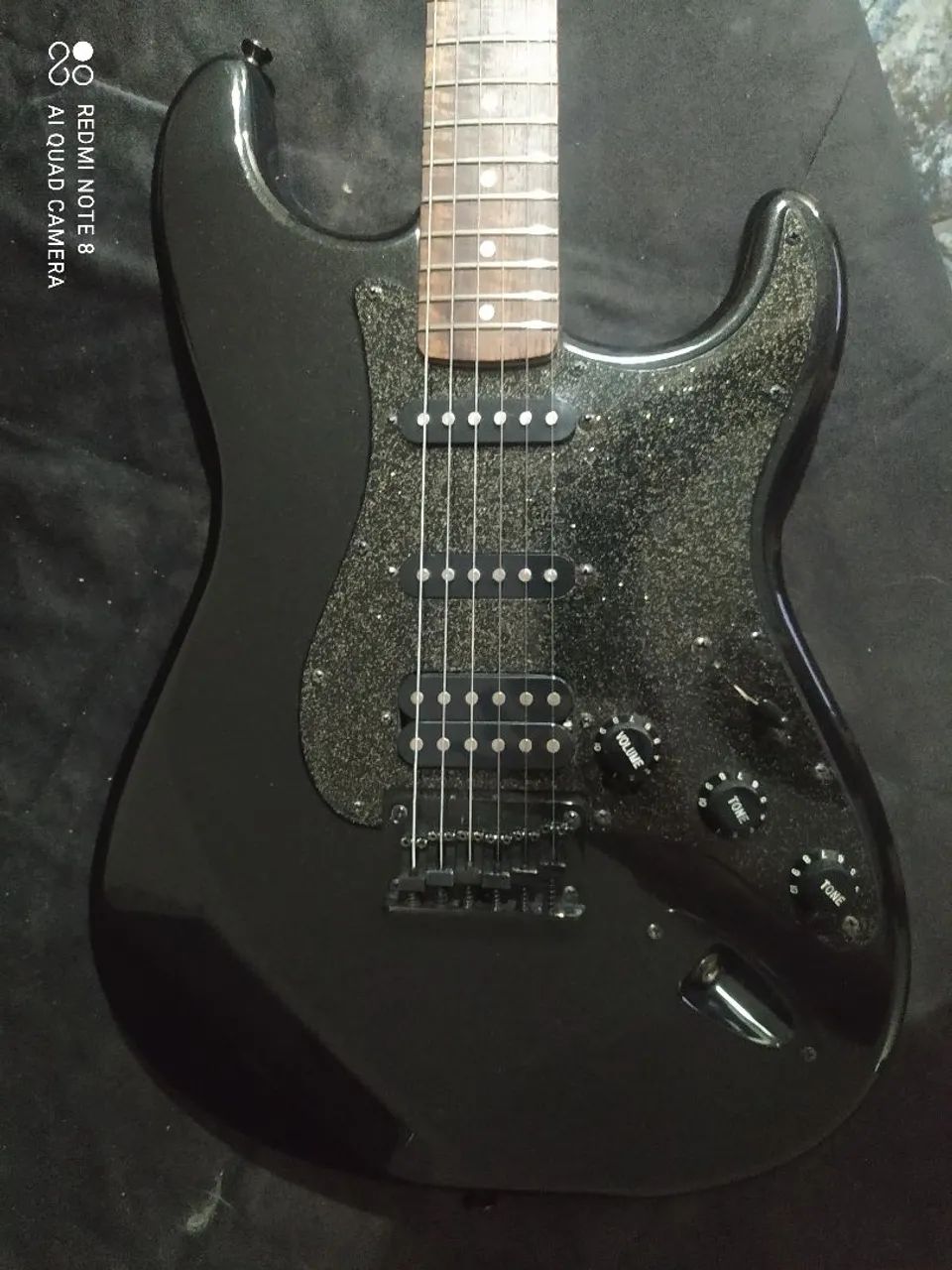 Guitarra Squier FSR Stratocaster HT HSS