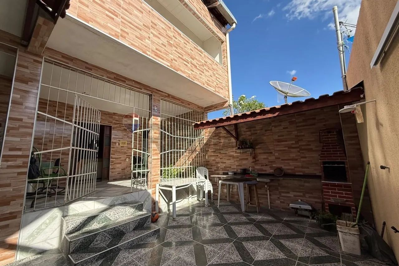PREDIO COM CASA E DOIS APARTAMENTOS A VENDA NAS MALVINAS - Foto 2