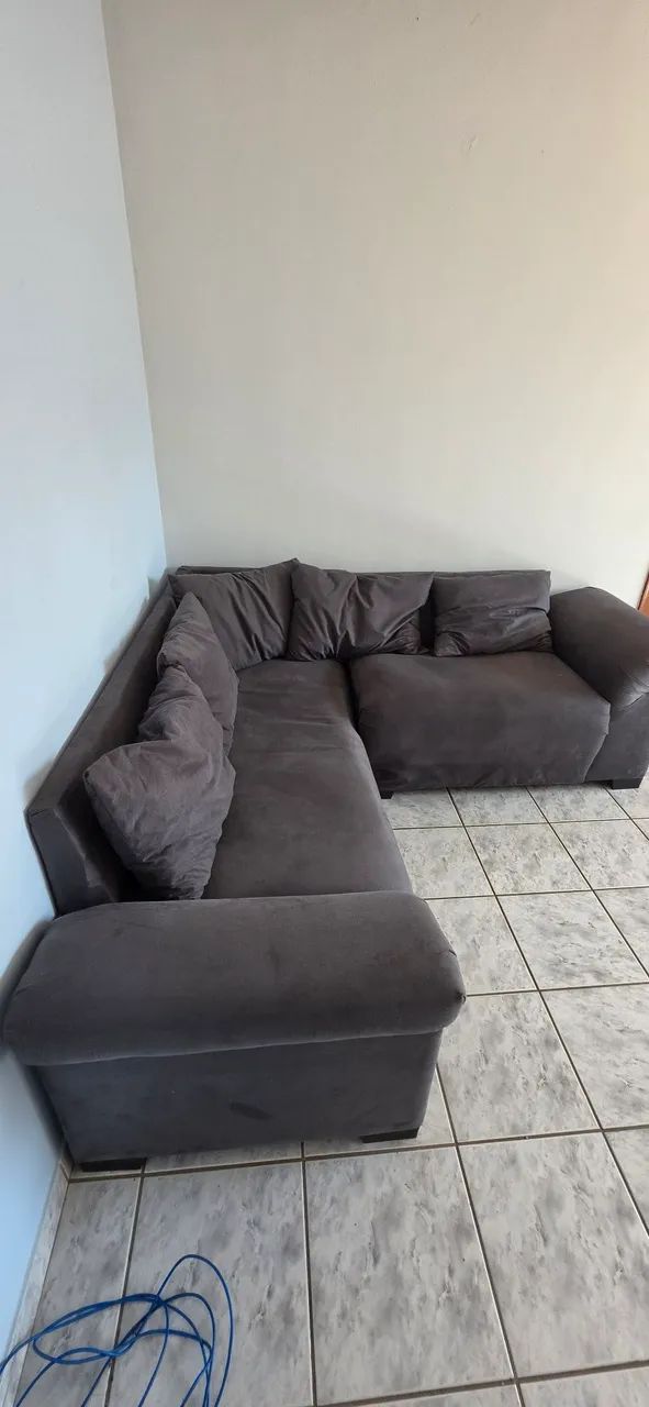 Sofá em L cinza 