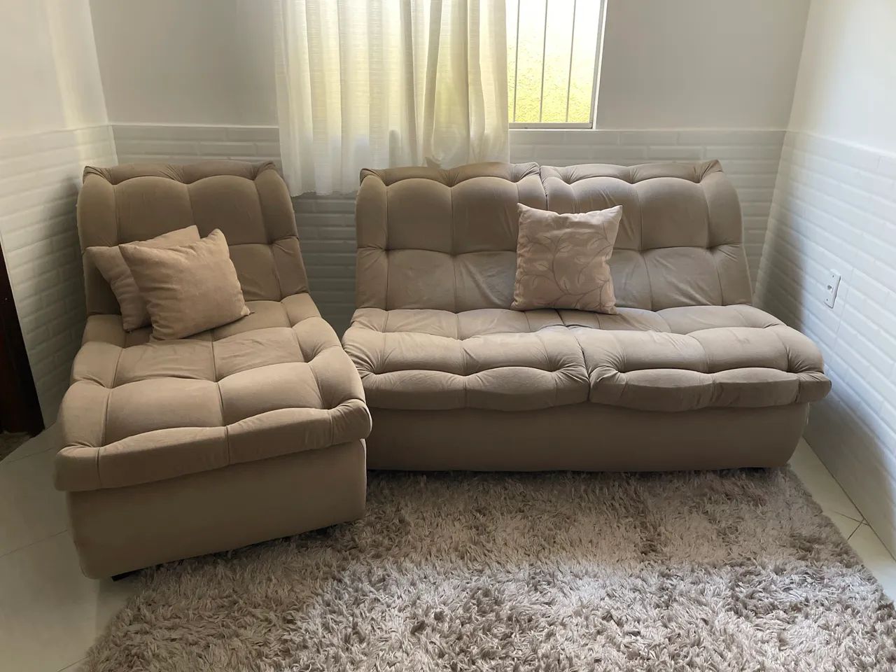 Sofá com chaise e 4 lugares