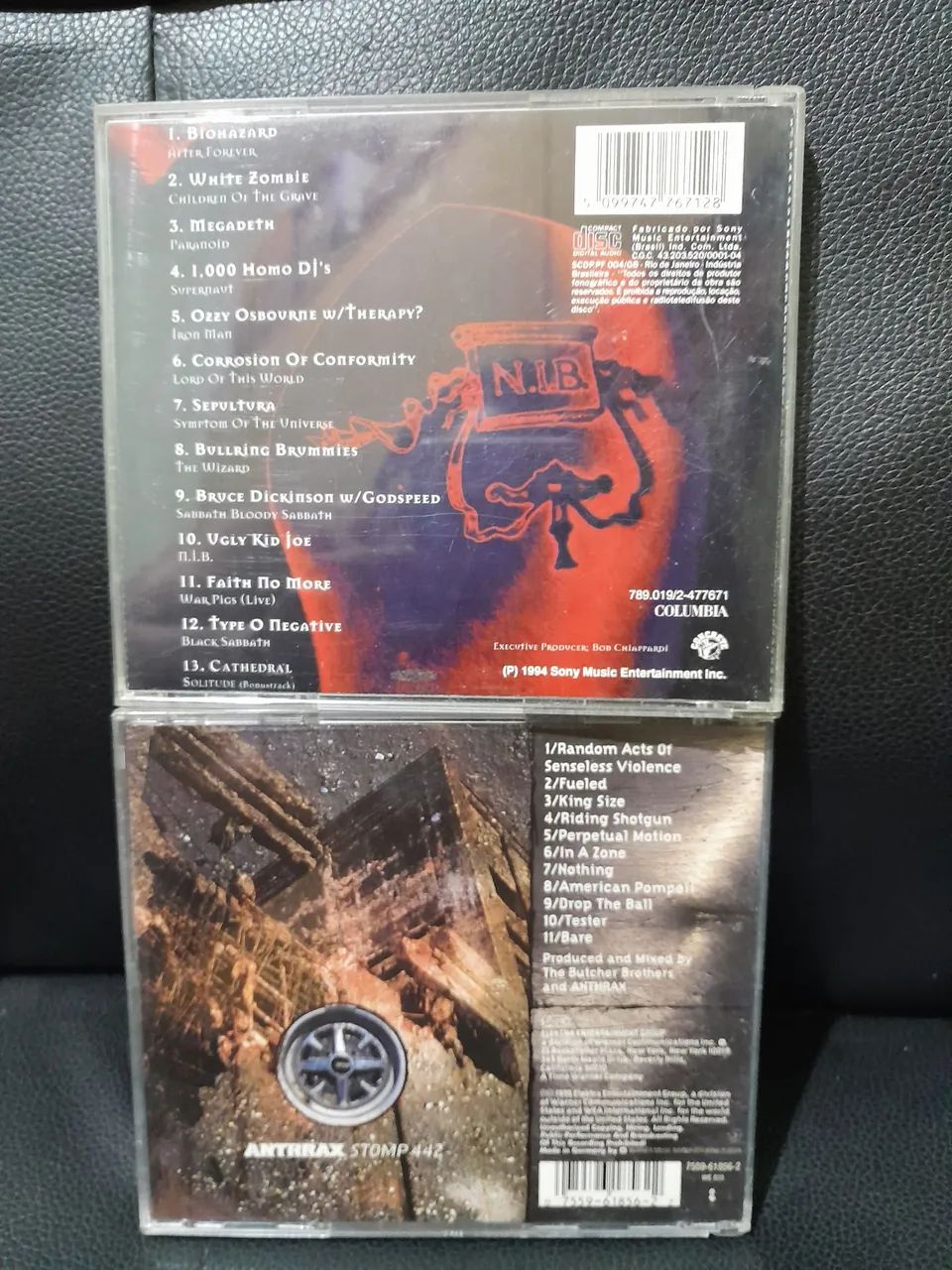 Lote CDs Anthrax Stomp 442 + Nativity in Black A Tribute to Black Sabbath - Impecáveis - Foto 2