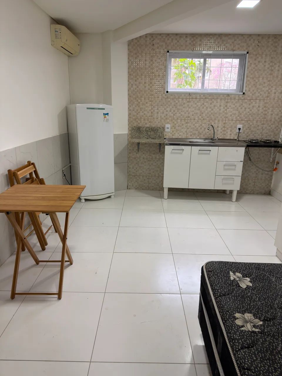 ALUGA-SE APARTAMENTOS 