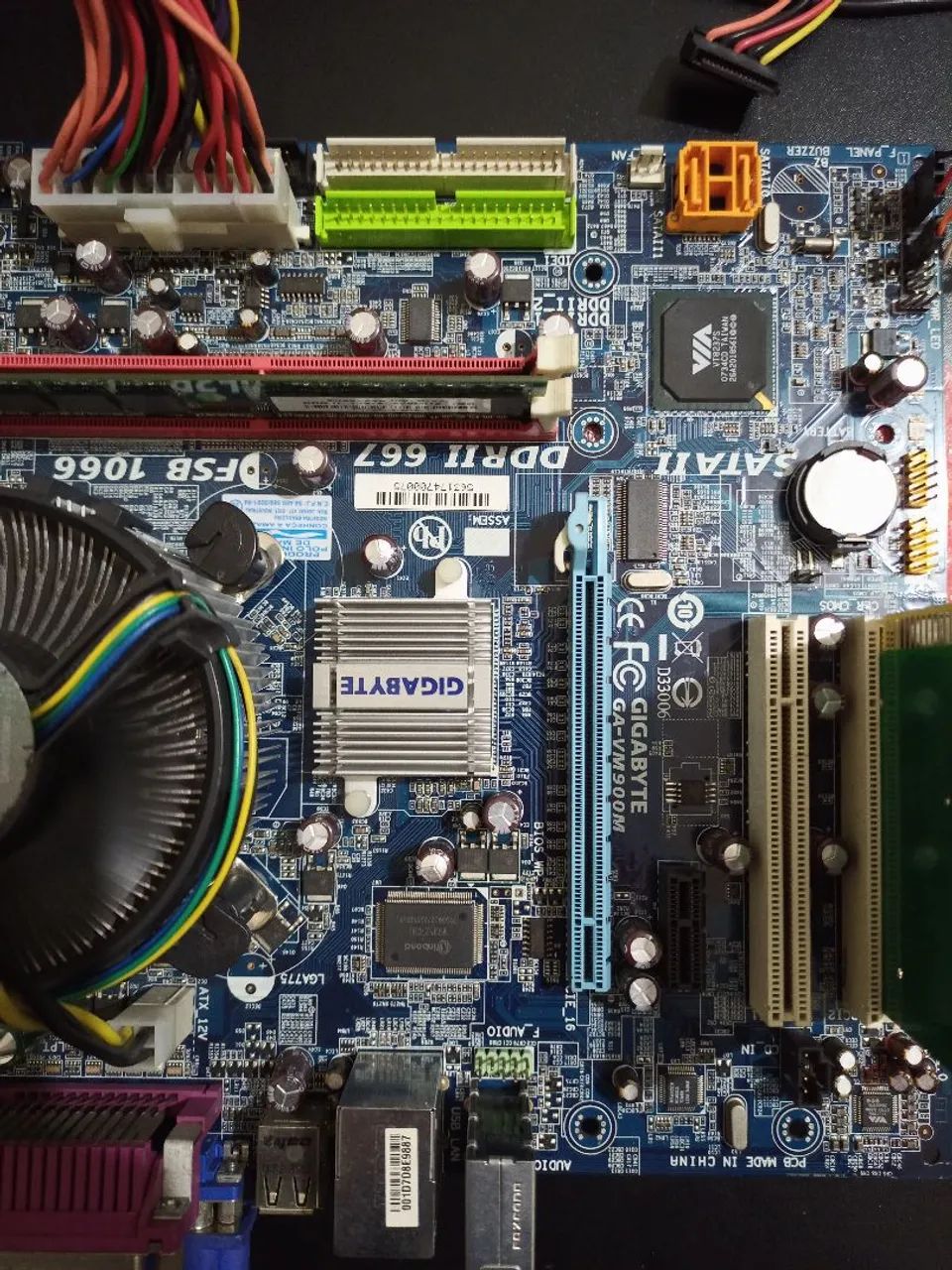 Placa mãe Gigabyte 775 Celeron D e 2gb DDR2  - Foto 2