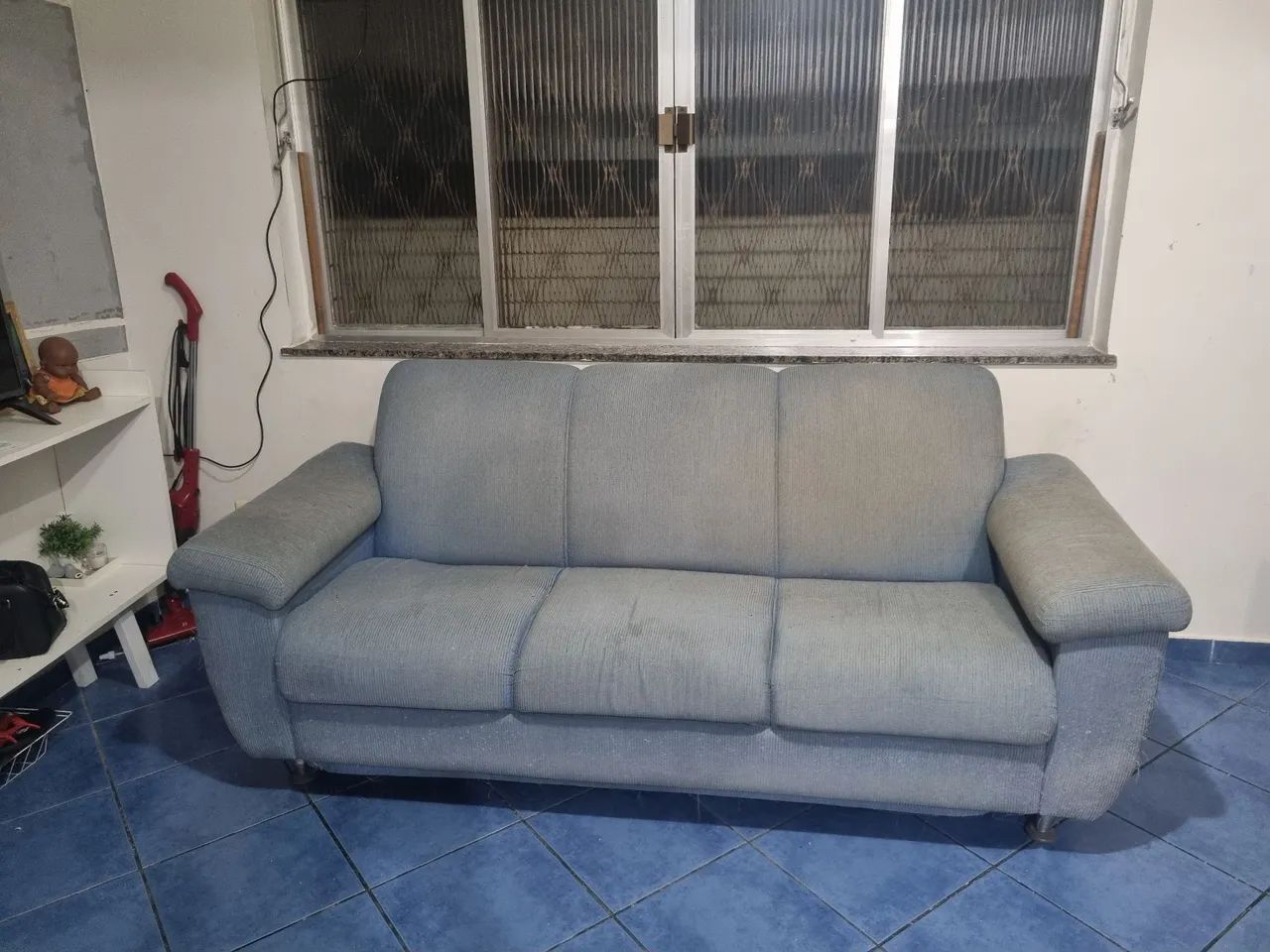 Sofa 3 lugares bem conservado so precisa de uma higeniacao