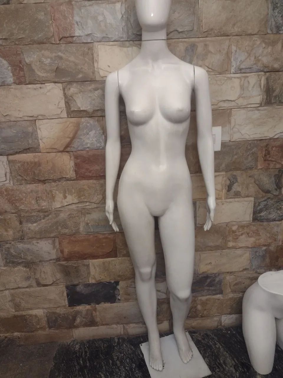 Manequim de corpo inteiro e manequim de bermuda  - Foto 2