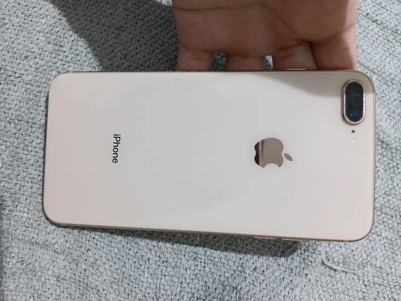 Celular iPhone 8 Plus com tela trincada (pra vender hoje)