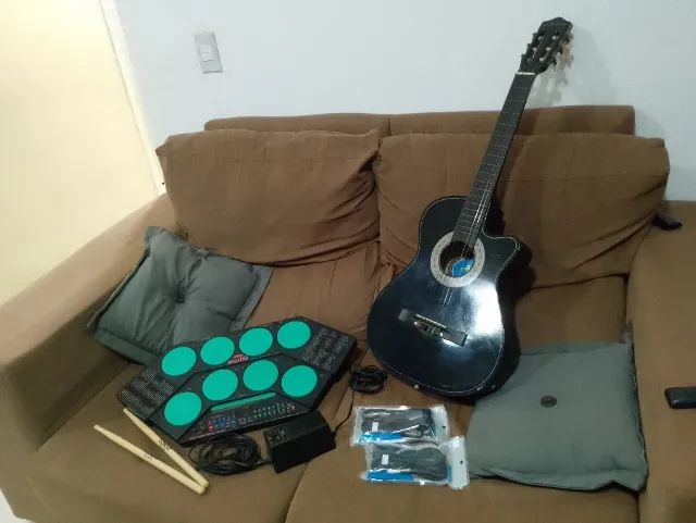 Vendo bateria eletrônica, um violão elétrico e um meia lua - Foto 2
