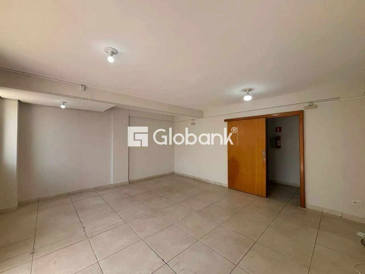 Prédio comercial com 13 salas, 10 banheiros com 1200m² no centro - Foto 4