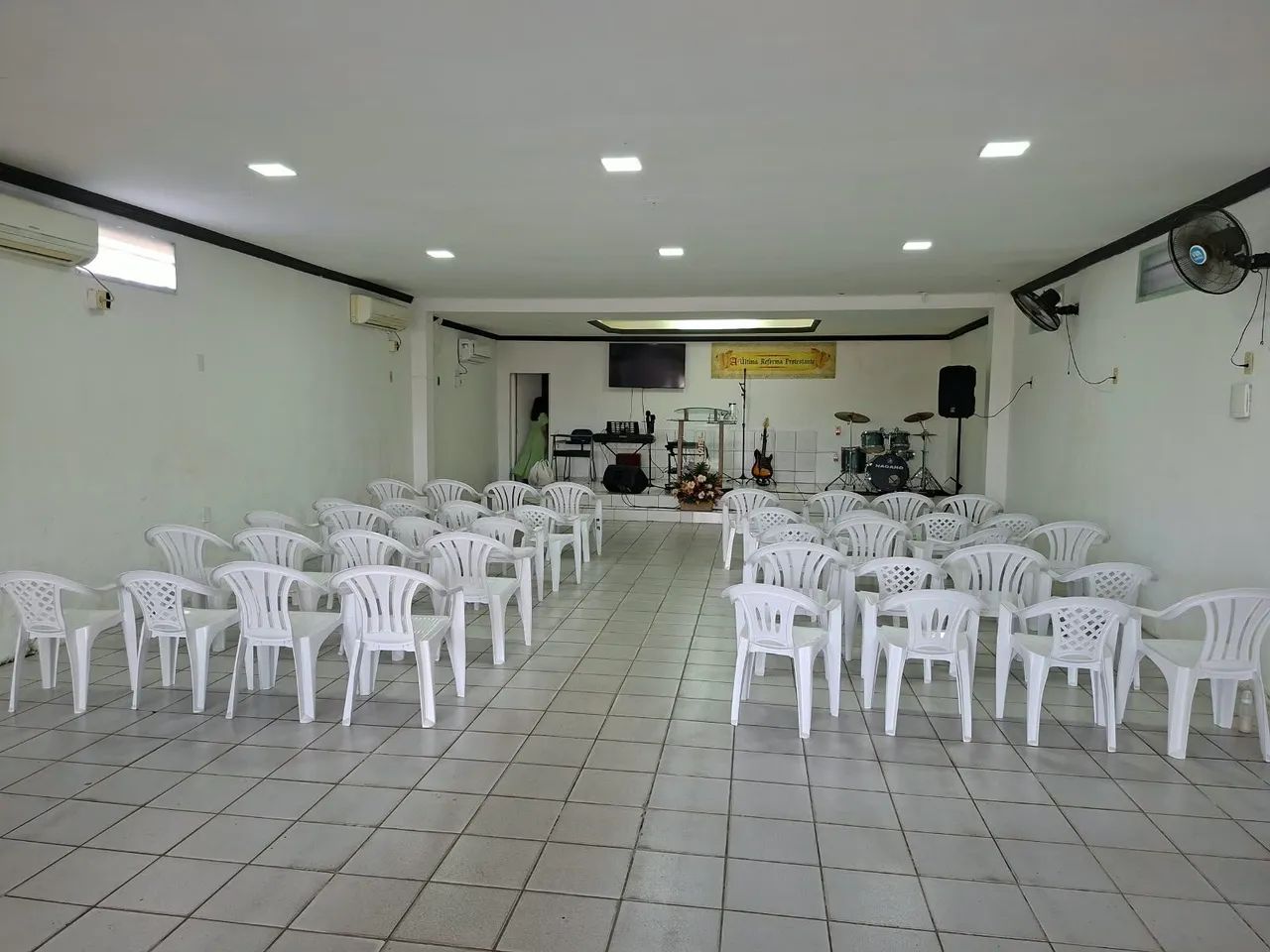 Aluga-se prédio para igreja na Principal do Ernani Satyro  - Foto 4
