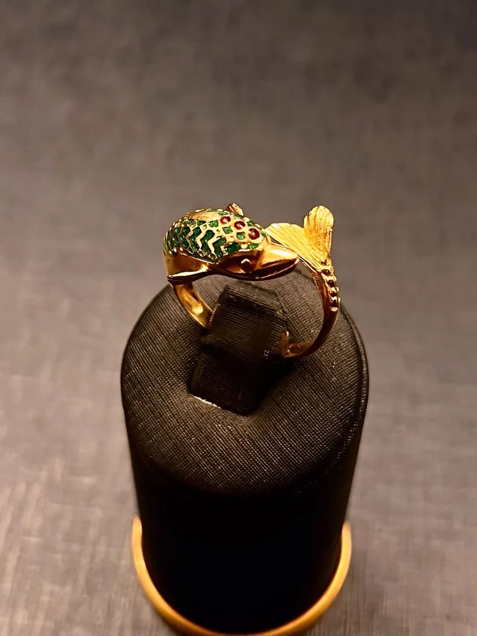 Anel Emerald Dolphin em Ouro 18k 750