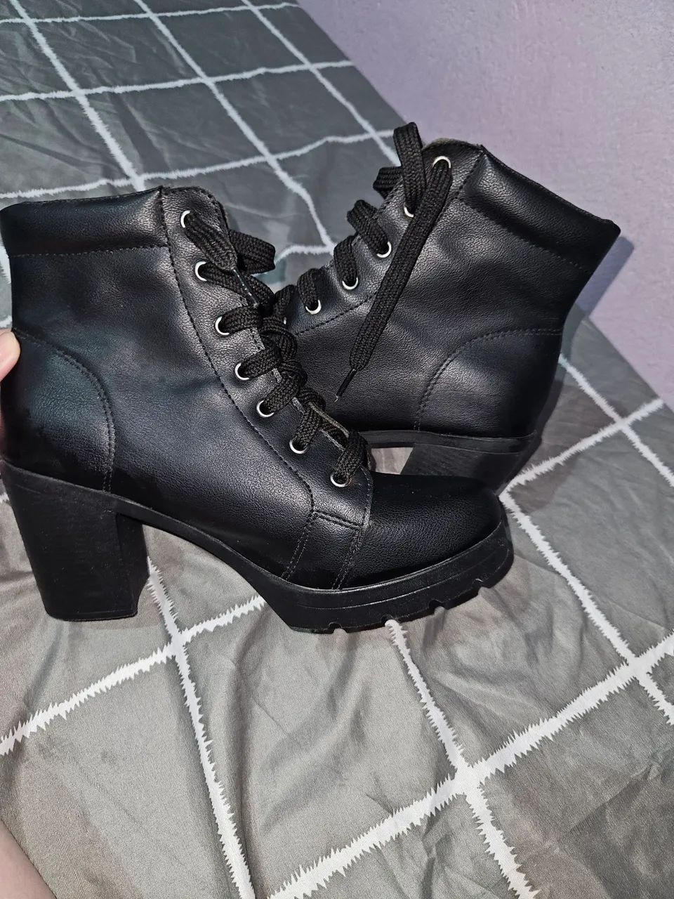 Coturno preto feminino 