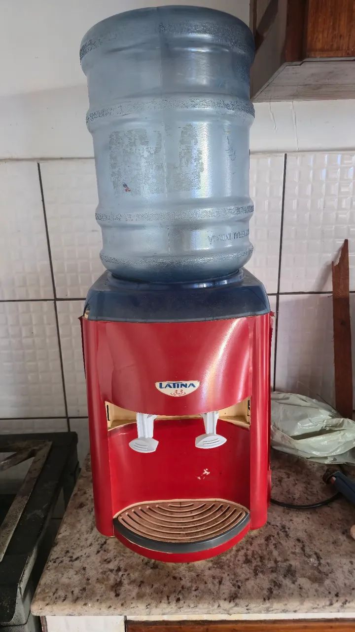 R$400 Bebedouro+3 garrafões 