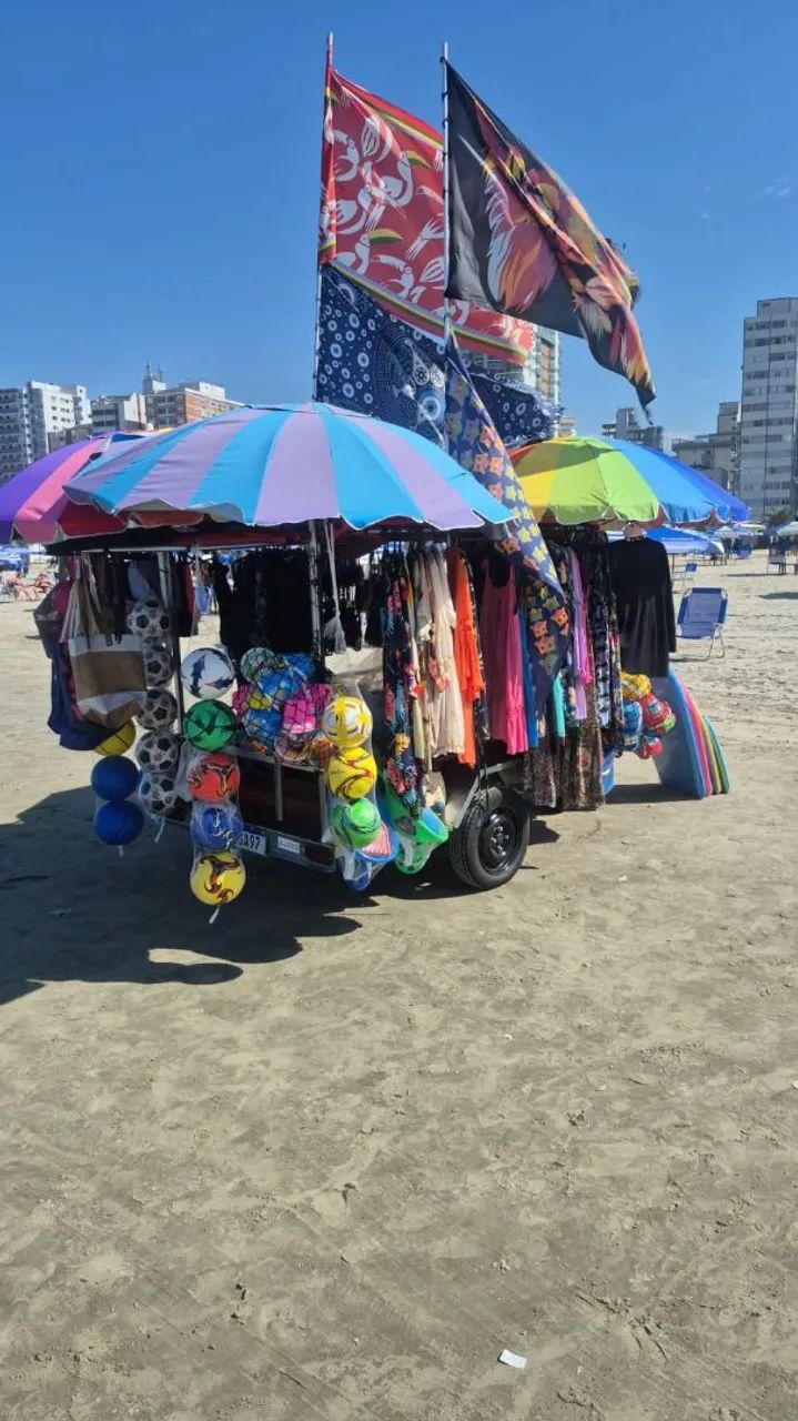 Vendo  carrinho  de roupas  com a licença  da prefeitura 
