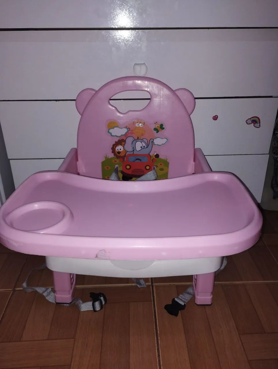 Cadeira de alimentação infantil menina 