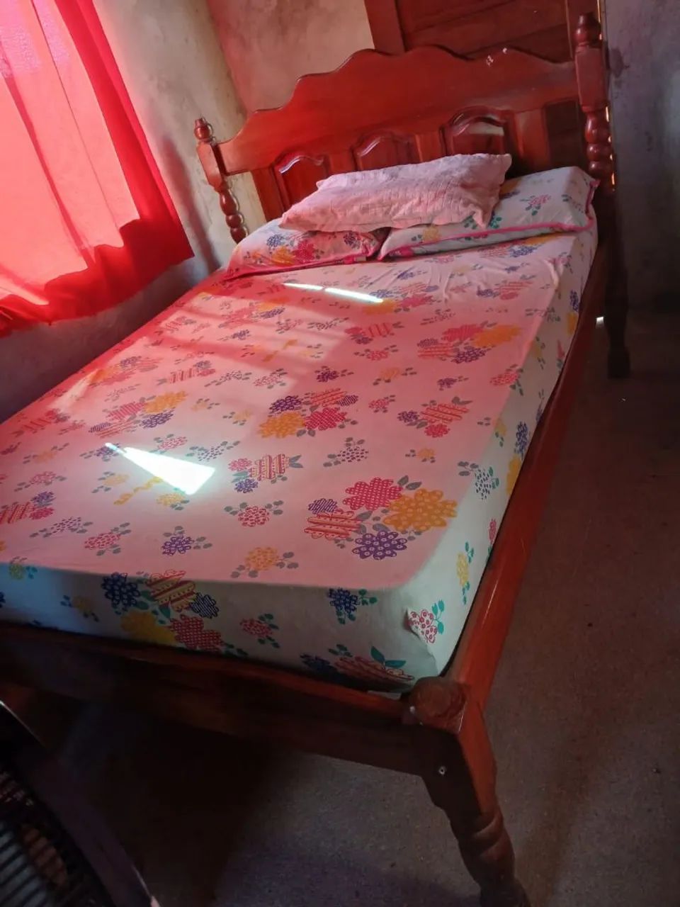 Vendo cama e colchão juntos - Foto 4