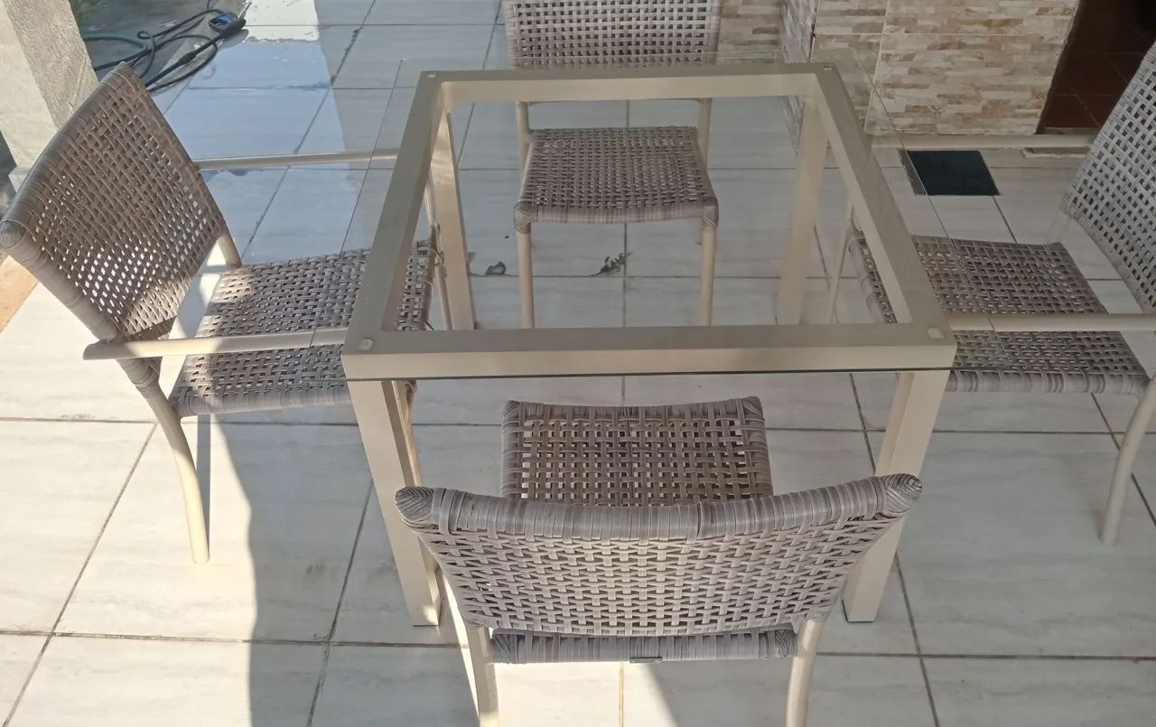 Conjunto de Mesa com tampo de vidro com 4 Cadeiras para área Externa  - Foto 2