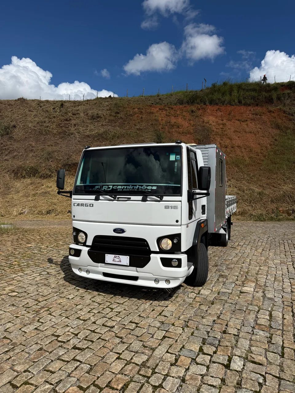 CAMINHÃO CABINE SUPLEMENTAR E CARROCERIA FORD CARGO 816 ANO 2017