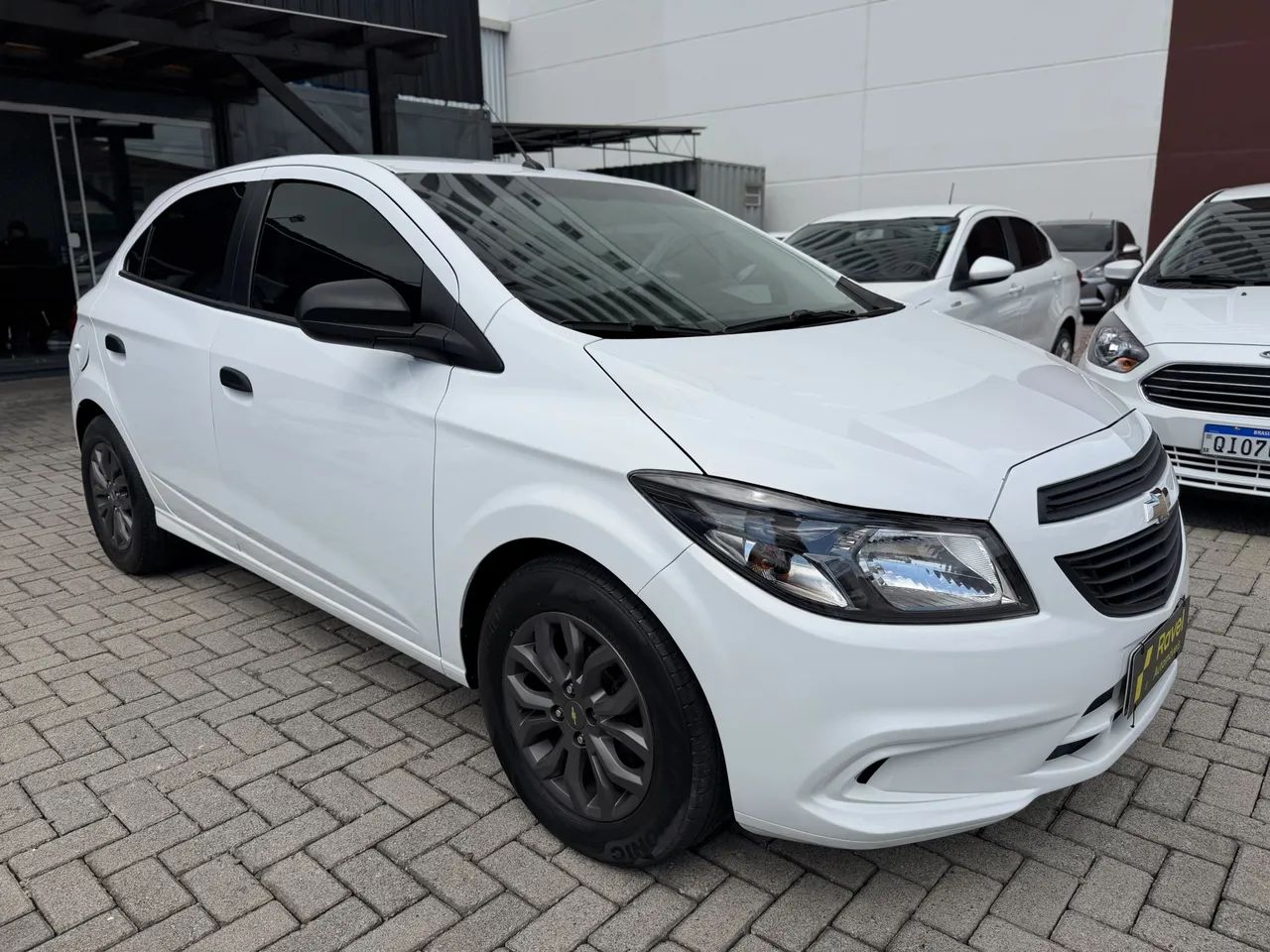 Chevrolet Onix JOY Hatch 1.0 8V Flex Mec. 4P 2019 - Foto 4