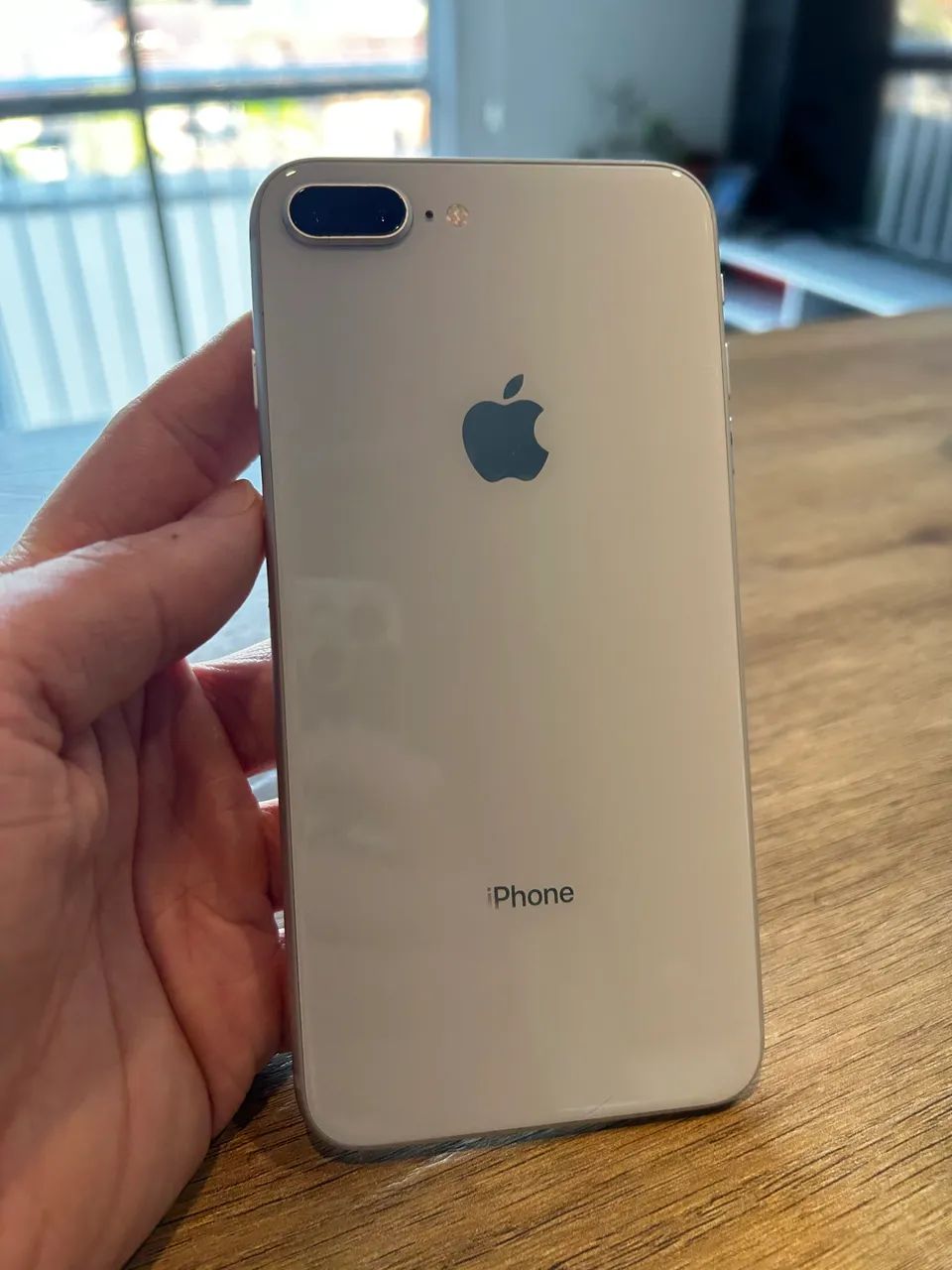 iPhone 8 Plus 64 GB - Impecável, com Bateria Original e Touch ID