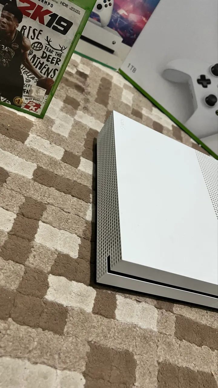 Xbox One S 1TB + 03 Meses de Garantia & Jogo Físico ( Loja Física ) - Foto 3