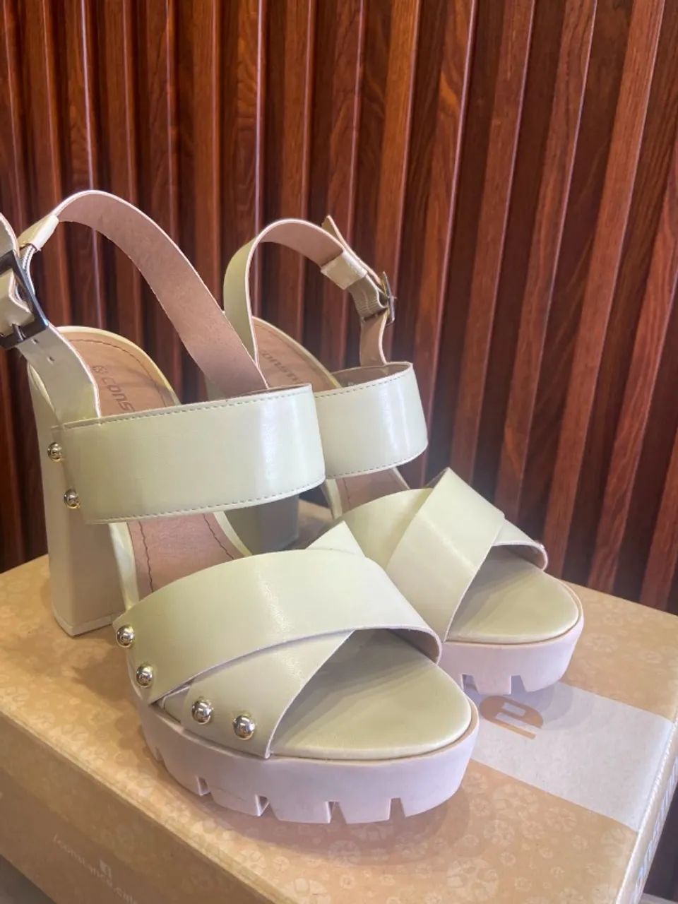 Sandália Constance salto bloco Tratorada Off-White - Foto 3