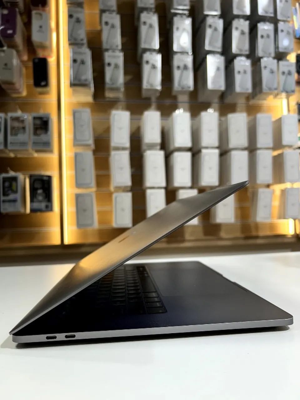 MacBook Pro 2019 8/256Gb Touch Bar  - Foto 3