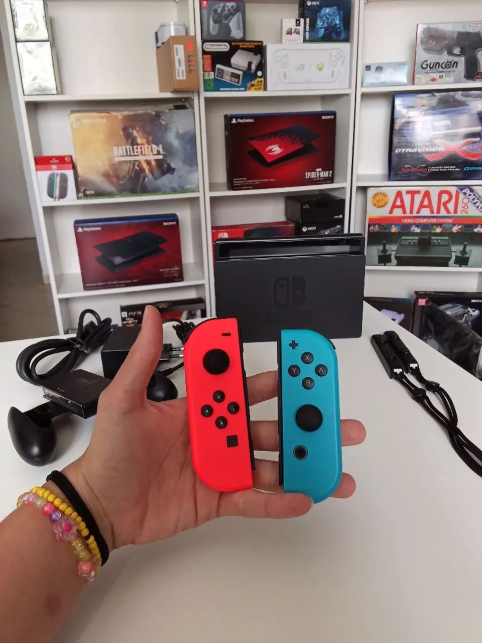 Vendo Console Nintendo Switch V2 Bloqueado Semi novo - Foto 2