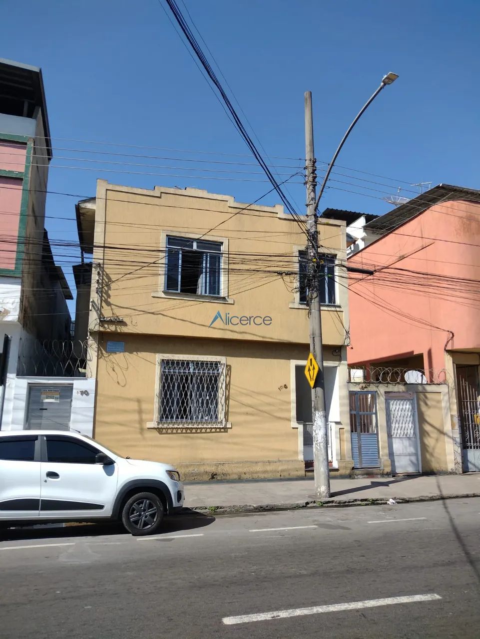 Casa de 2 quartos no Mariano Procópio!!
