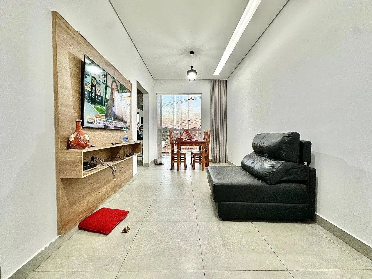 Casa com 3 Quartos à Venda, 132m² - Foto 2