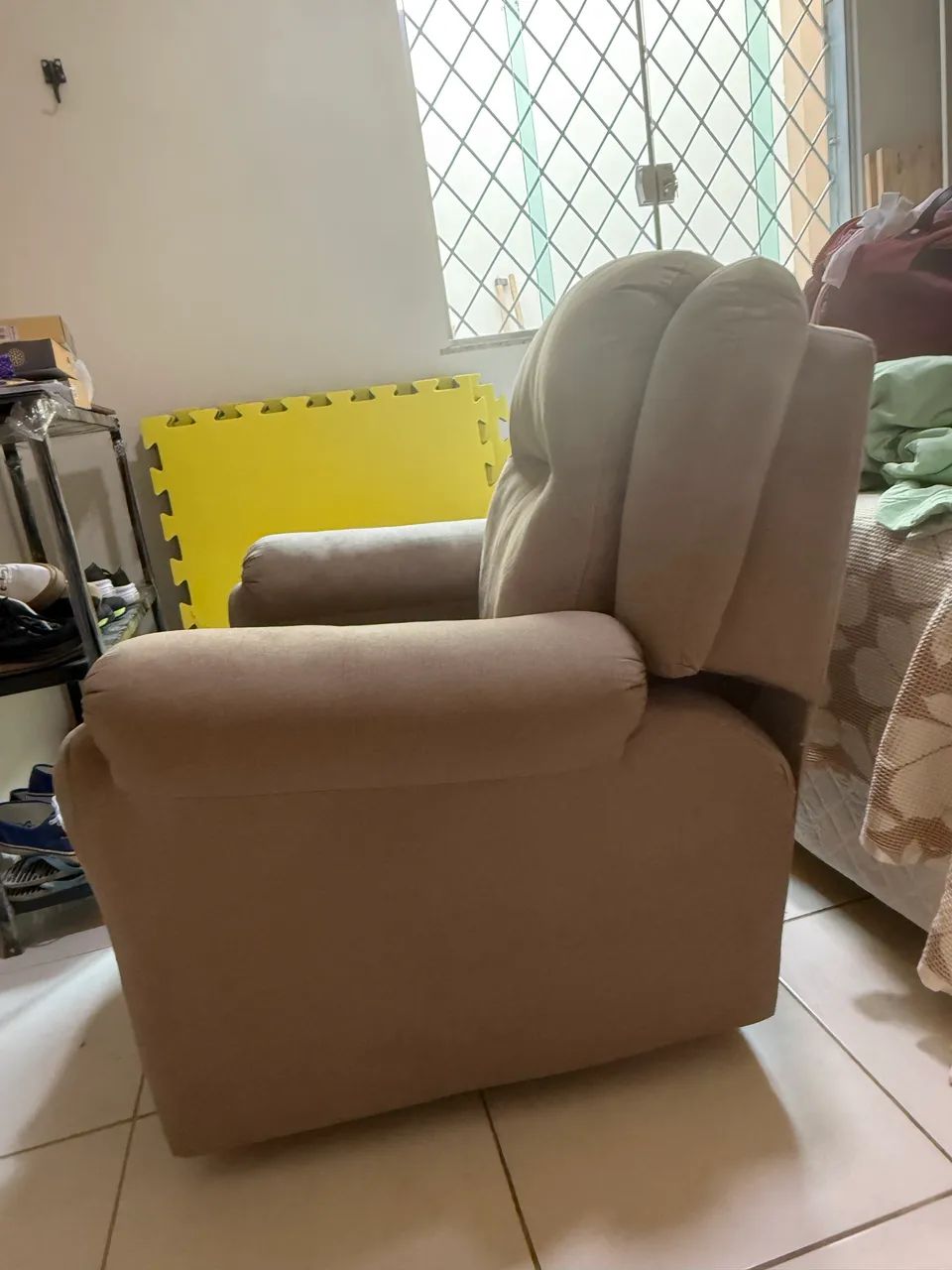 Poltrona Pelmex Gitatória Com Balanço E Reclino Bege - Foto 2