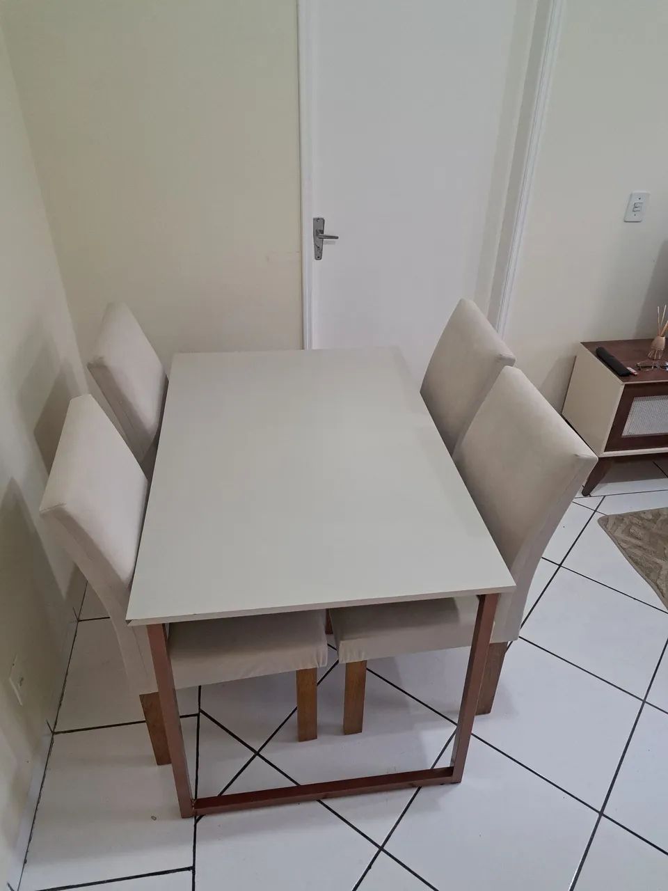 Mesa com 4 cadeiras - Foto 2