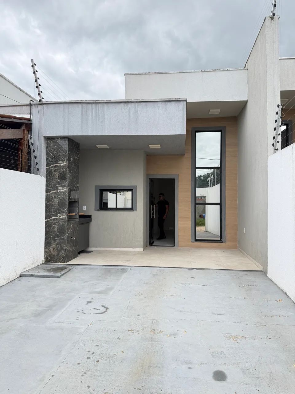 Casa Plana com 03 Quartos e Projetados Bairro Urucunema