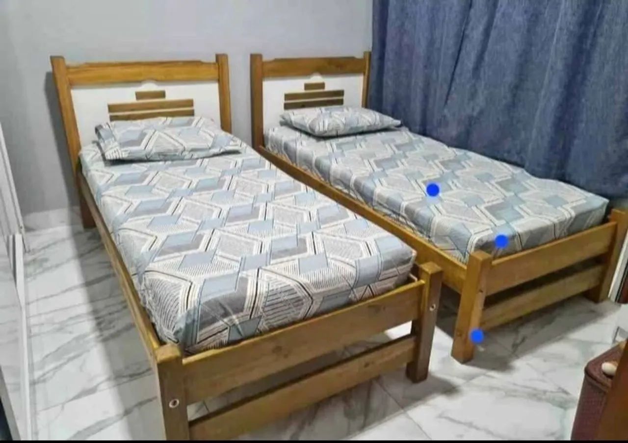 Cama de madeira solteiro nova. 